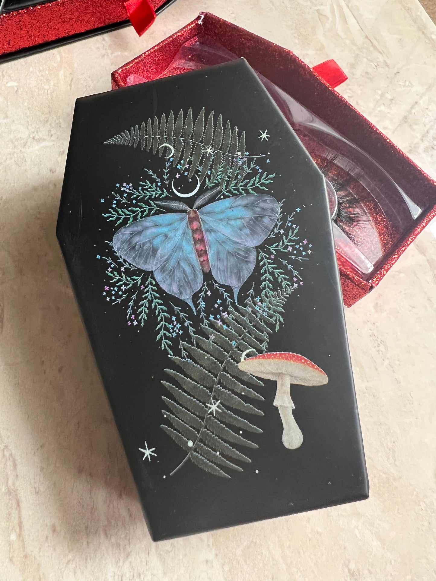 BLUE MOON false lashes in glitter coffin