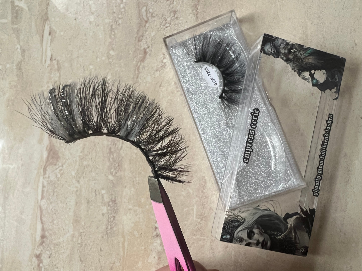 EMPRESS EERIE foil flare false lashes