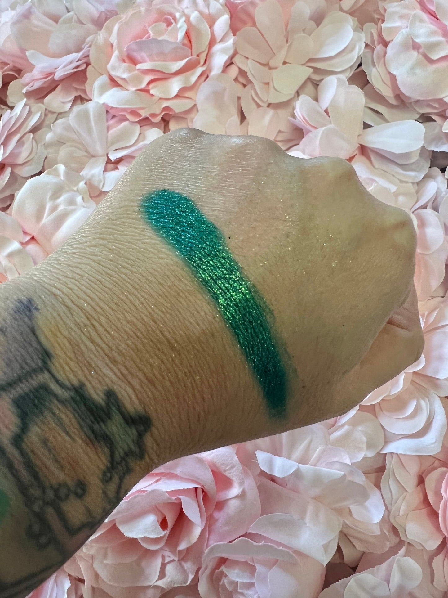 D27 MERMAID TALE - Iridescent pressed pigment refill pan