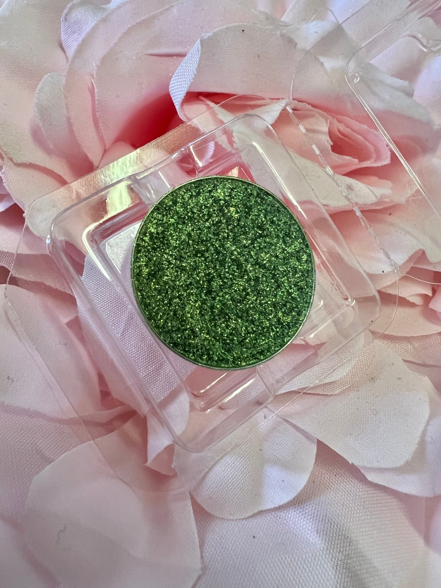 D06 LUCKY CLOVER - Iridescent pressed pigment refill pan