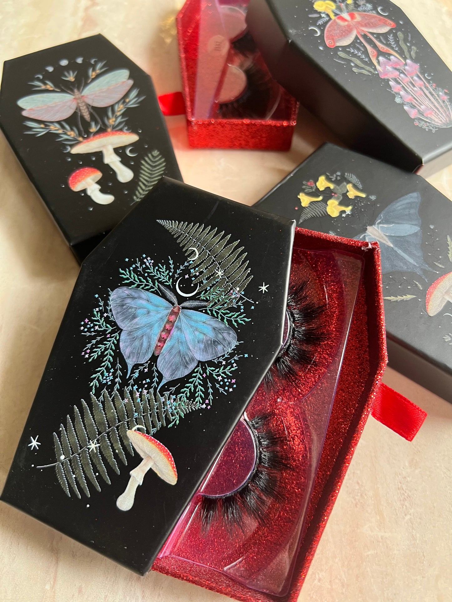 BLUE MOON false lashes in glitter coffin