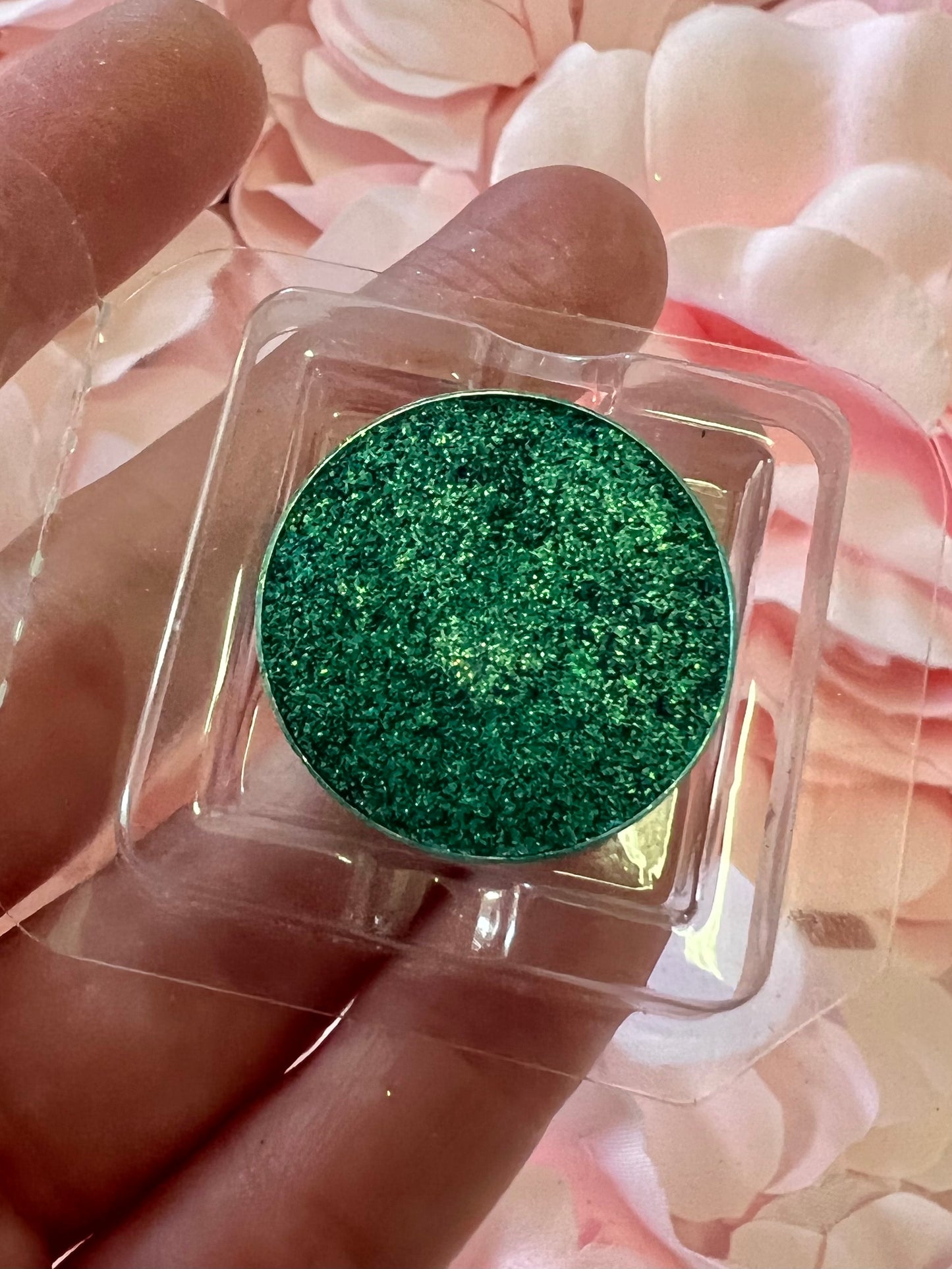 D27 MERMAID TALE - Iridescent pressed pigment refill pan