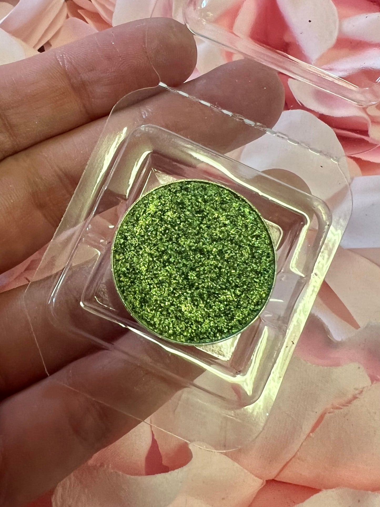 D06 LUCKY CLOVER - Iridescent pressed pigment refill pan