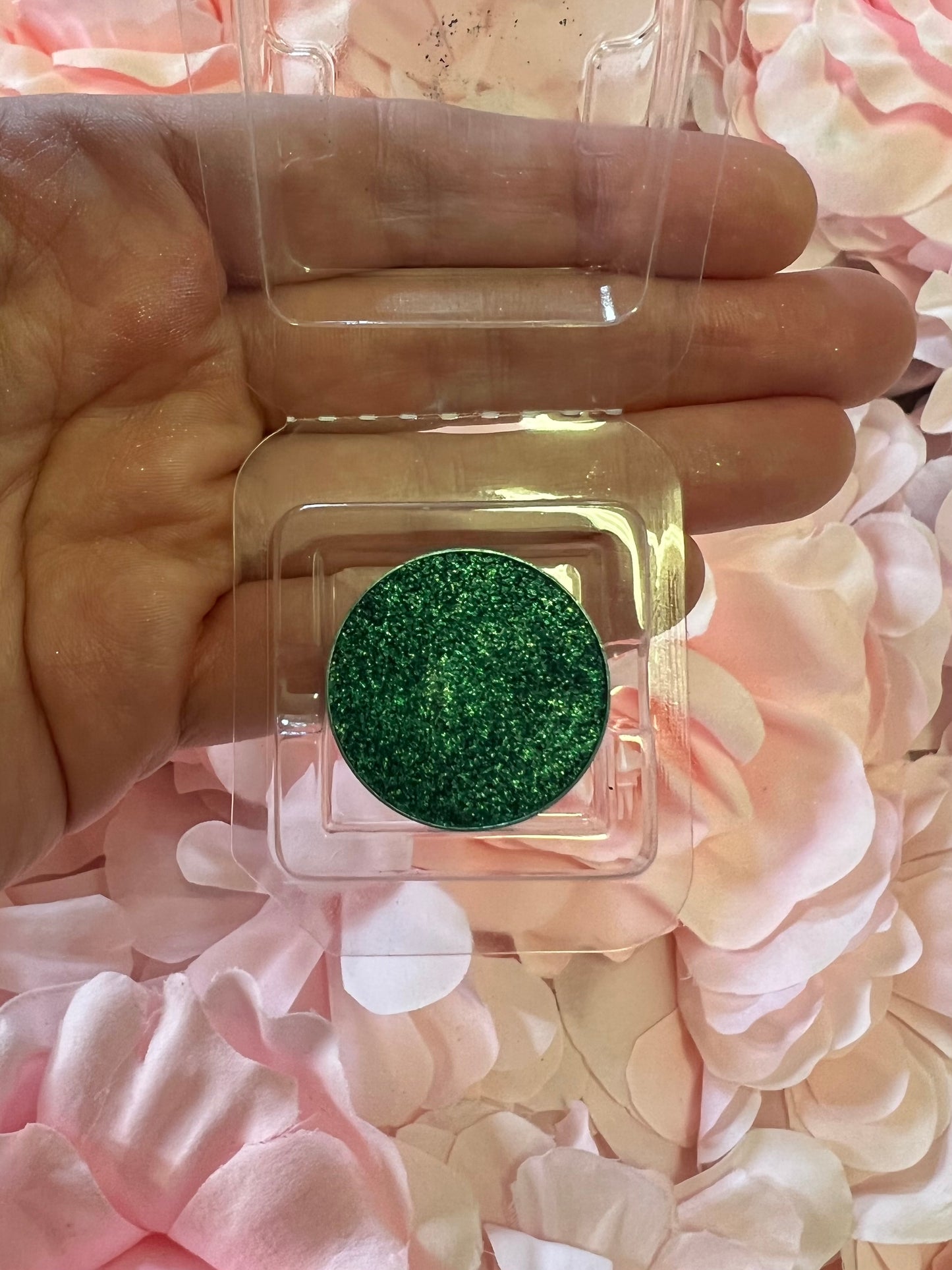 D27 MERMAID TALE - Iridescent pressed pigment refill pan