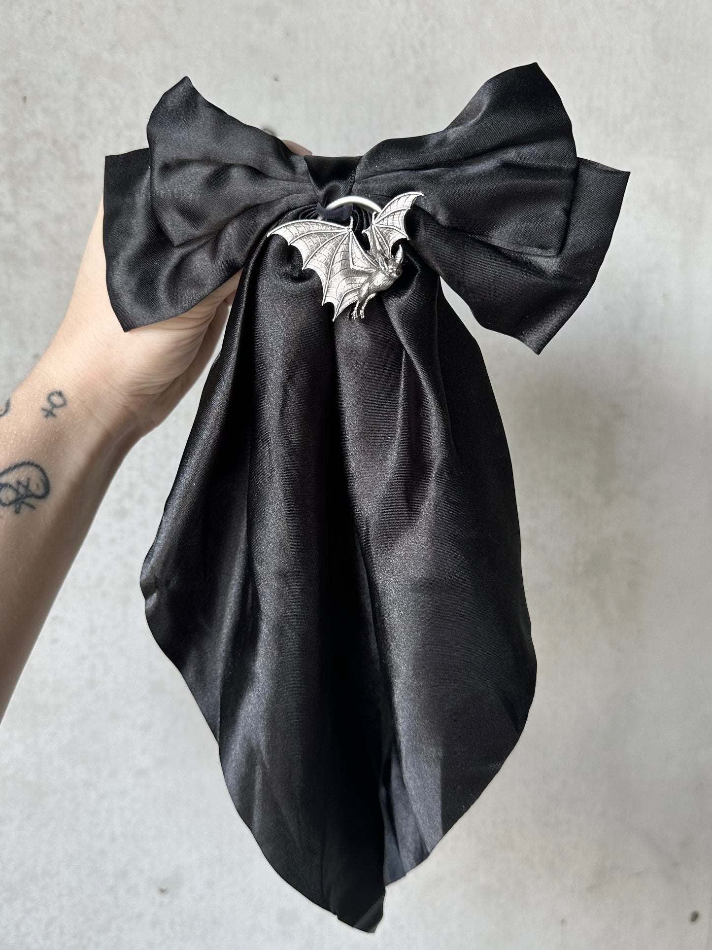 SCREECHERS OF THE NIGHT - Mother of Hades NIGHT GARDEN Hair Bow