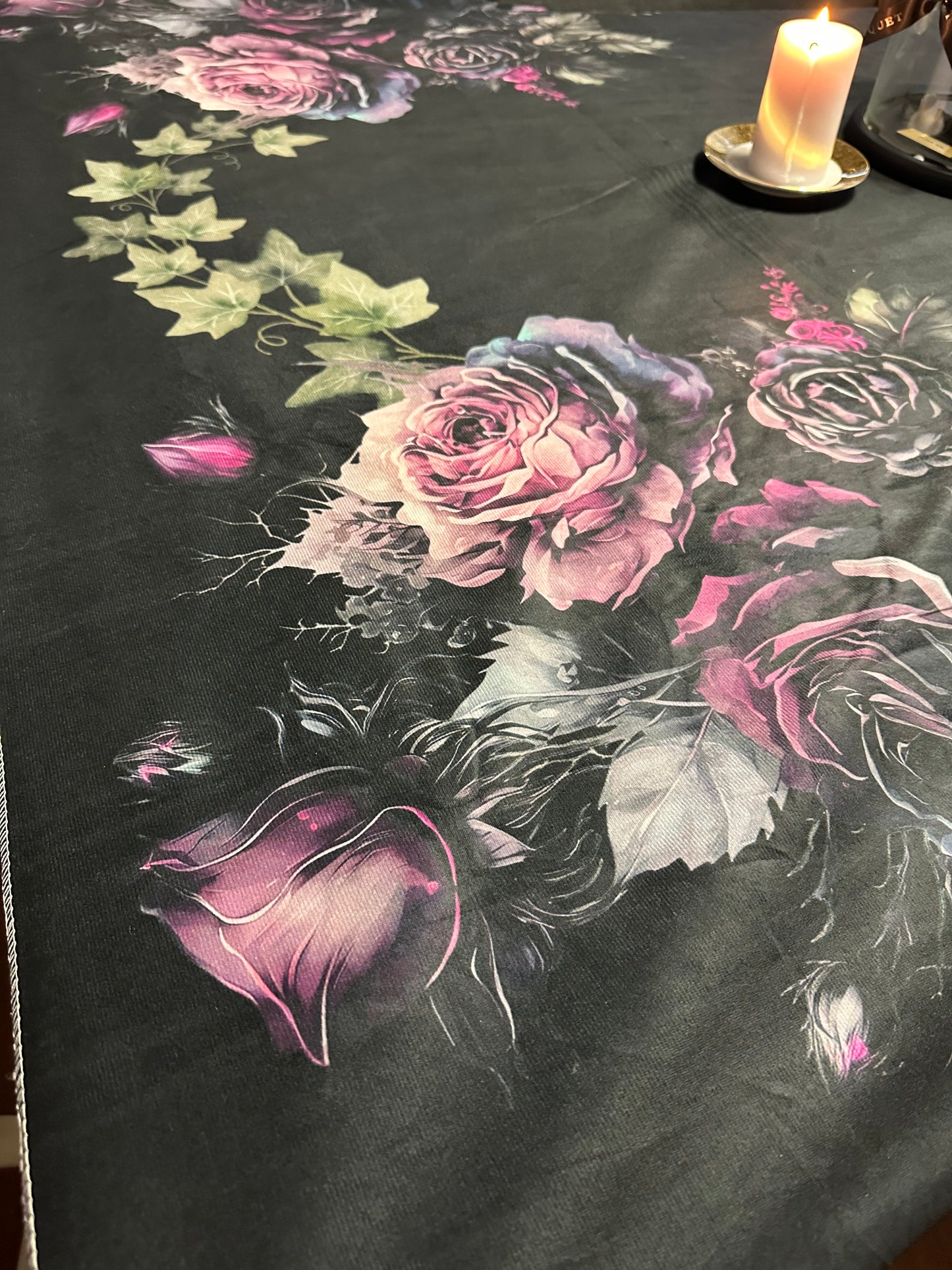 BED OF ROSES - TABLE CLOTH