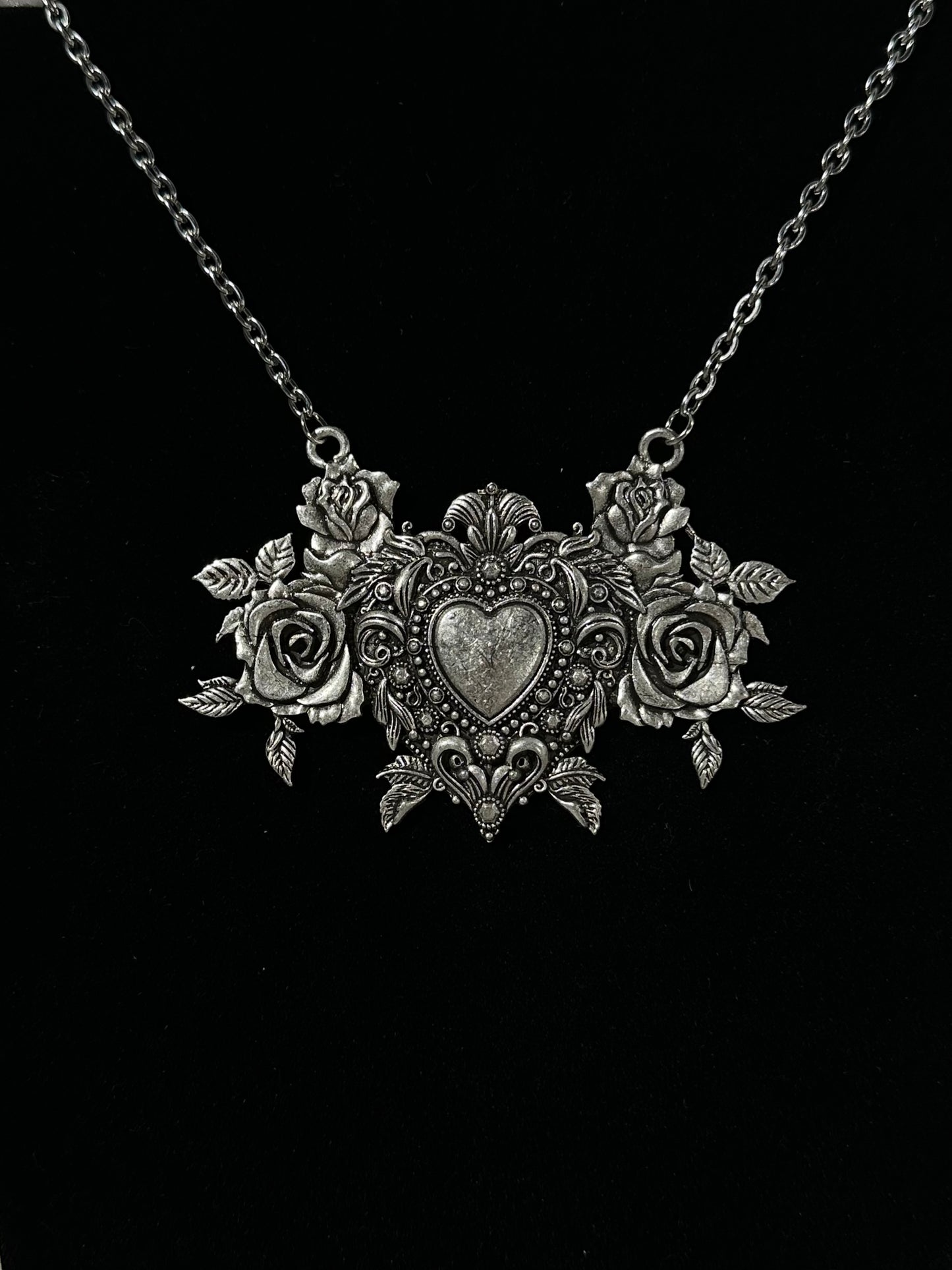 QUEEN OF HEARTS  - Mother of Hades Cast Necklace