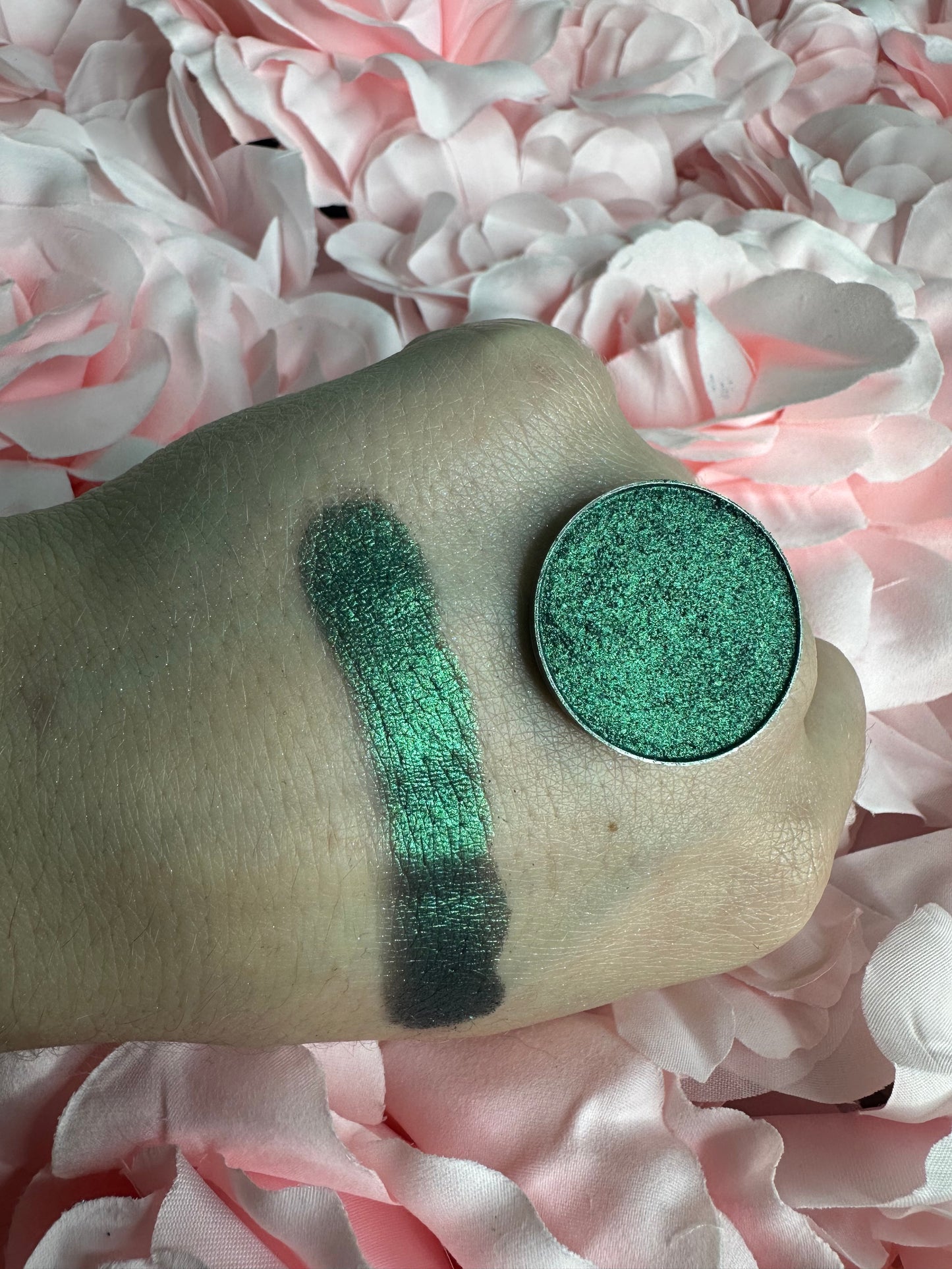 D62 MALACHITE - Iridescent pressed pigment refill pan