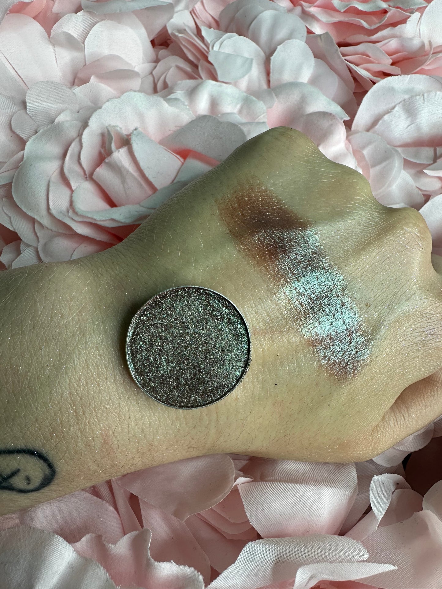 D41 OIL SLICK - Iridescent pressed pigment refill pan