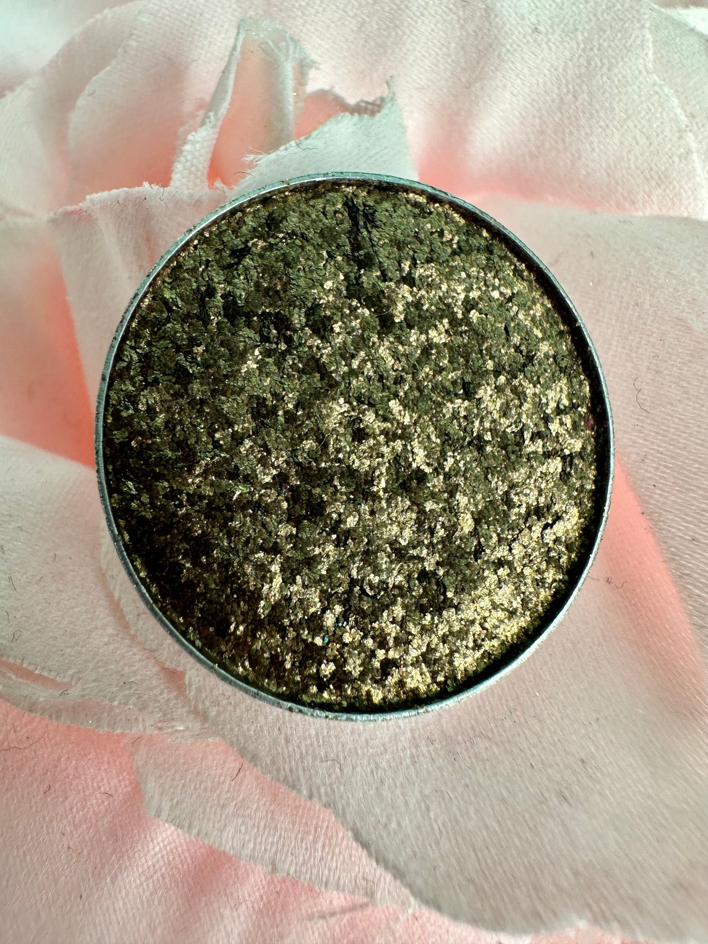 D72 GUTTER BALL - Iridescent pressed pigment refill pan