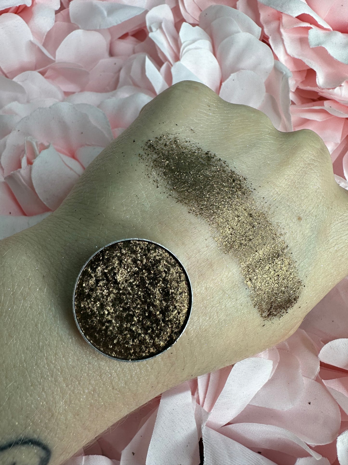 D72 GUTTER BALL - Iridescent pressed pigment refill pan