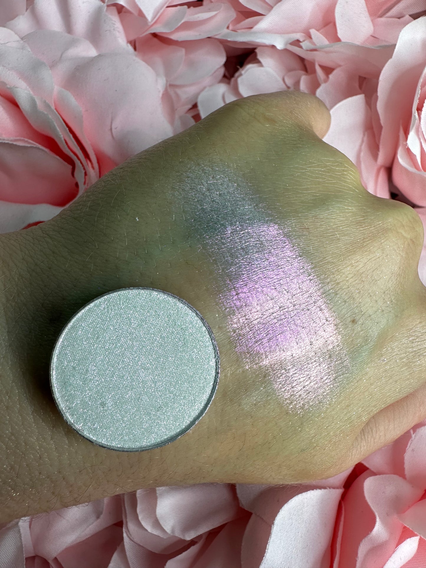 D03 IN THE CLOUDS - Iridescent pressed pigment refill pan