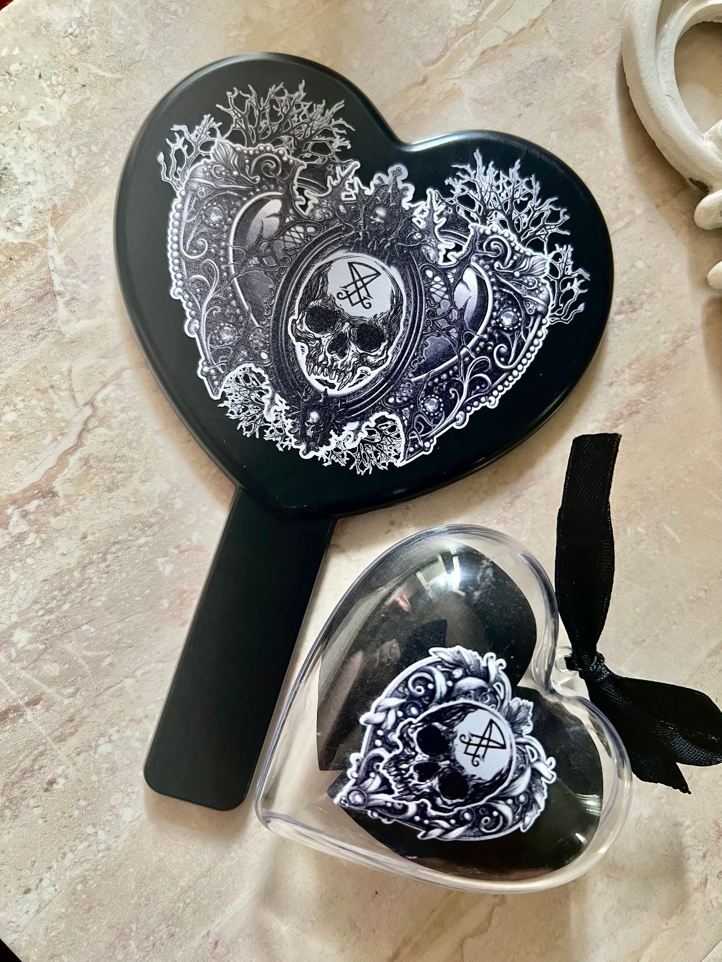 OH MY GOTH! Heart Hand Mirror