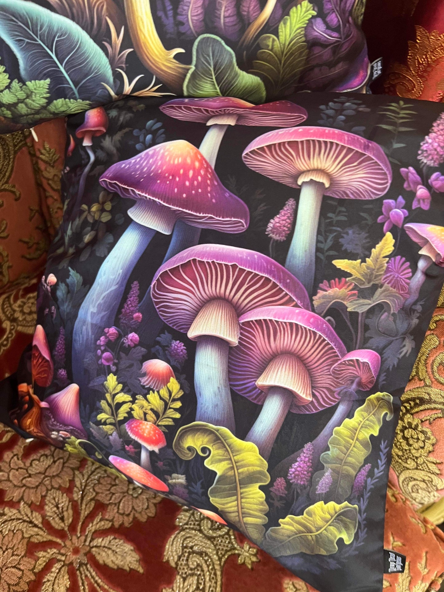 Luminous Gloom - Cushion Cover set