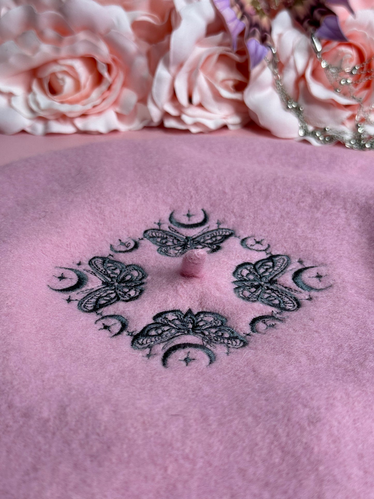 MOTH & MOON - embroidered beret