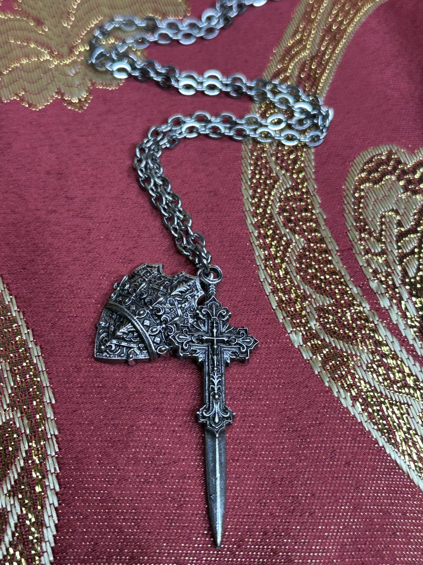 Shield & protect - Mother of Hades Cast Necklace