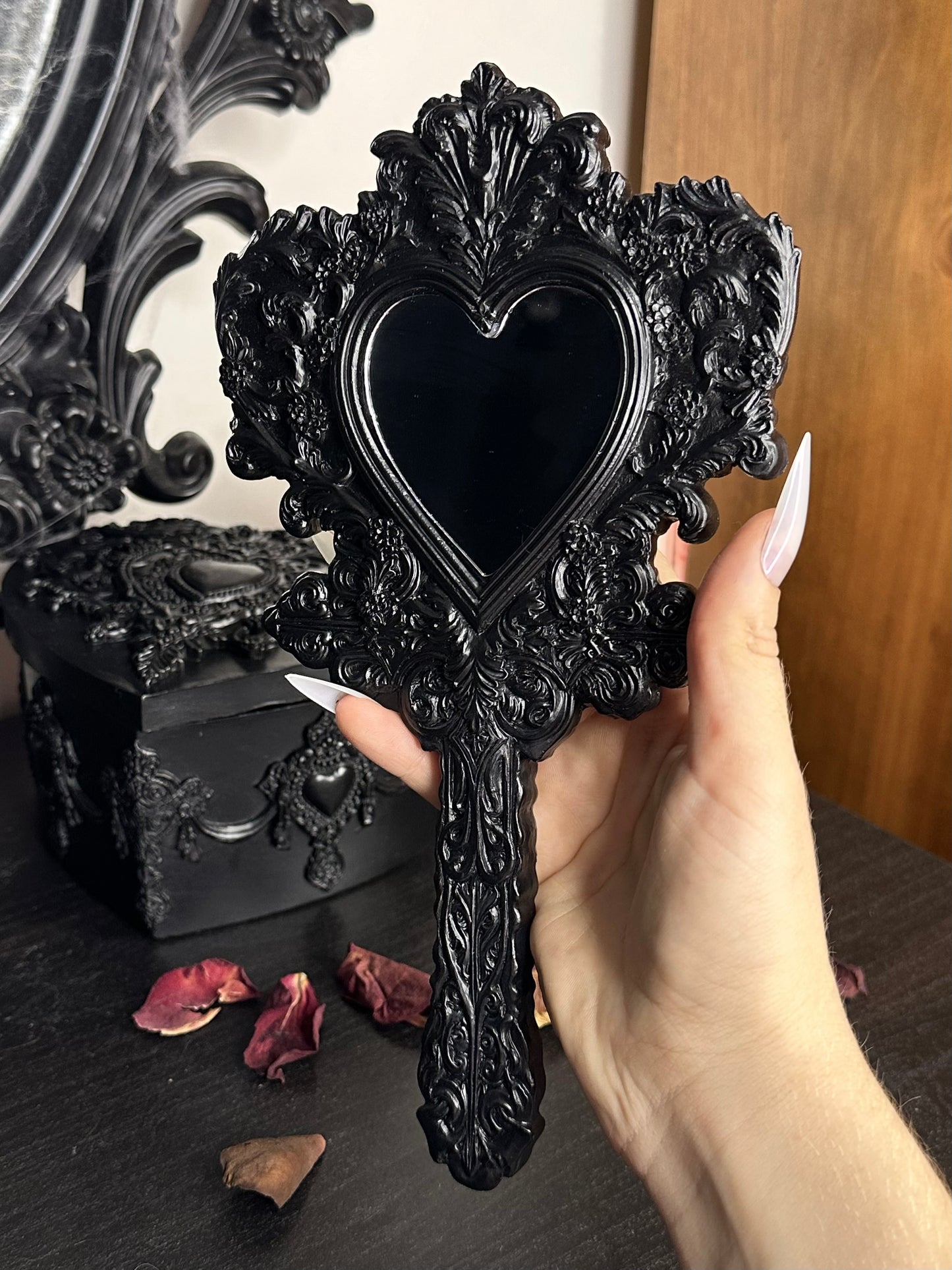 VANITY VALENTINE - Gothic hand mirror