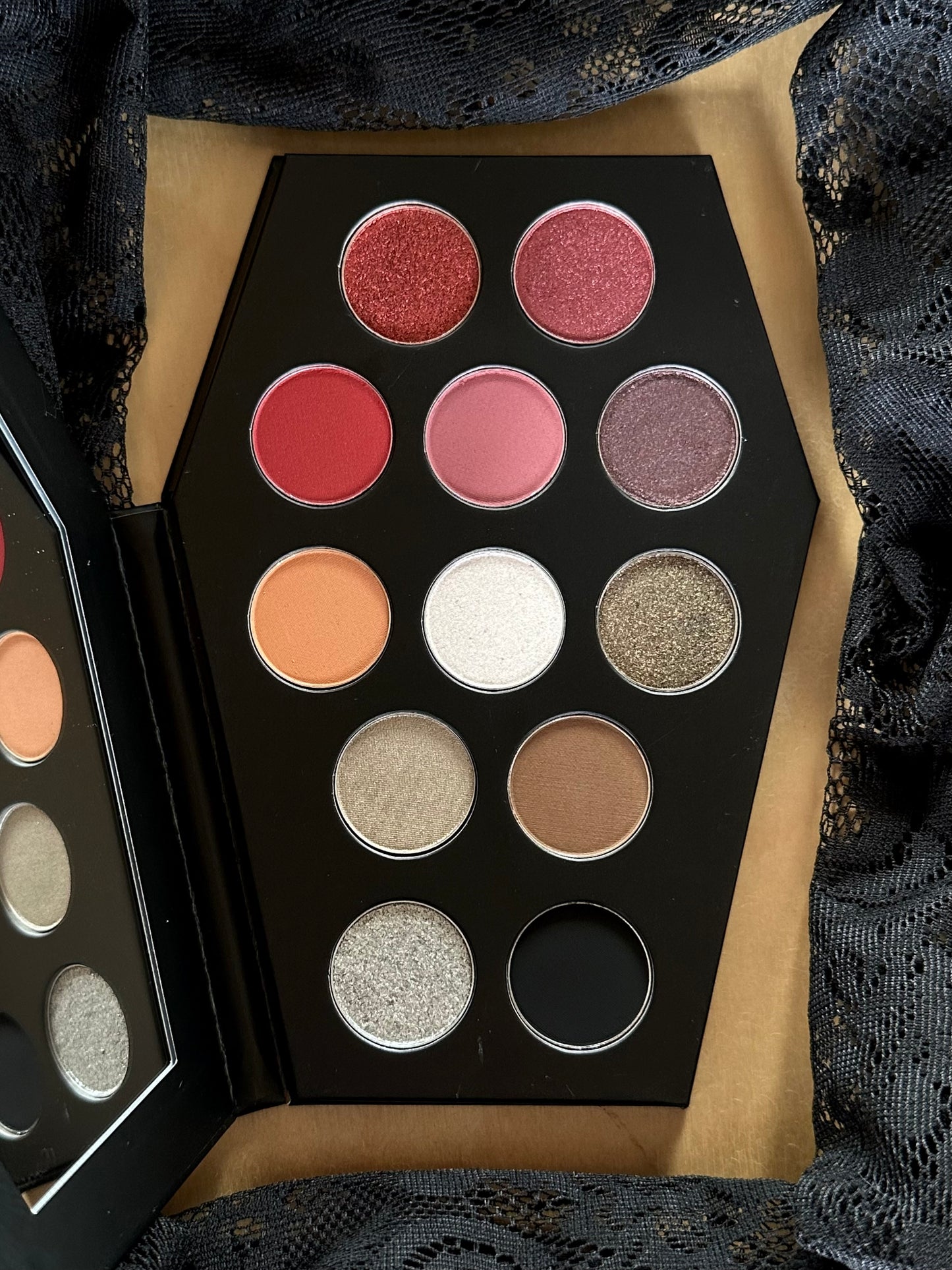 HOLY SMOKES - Momento Mori Coffin eyeshadow palette