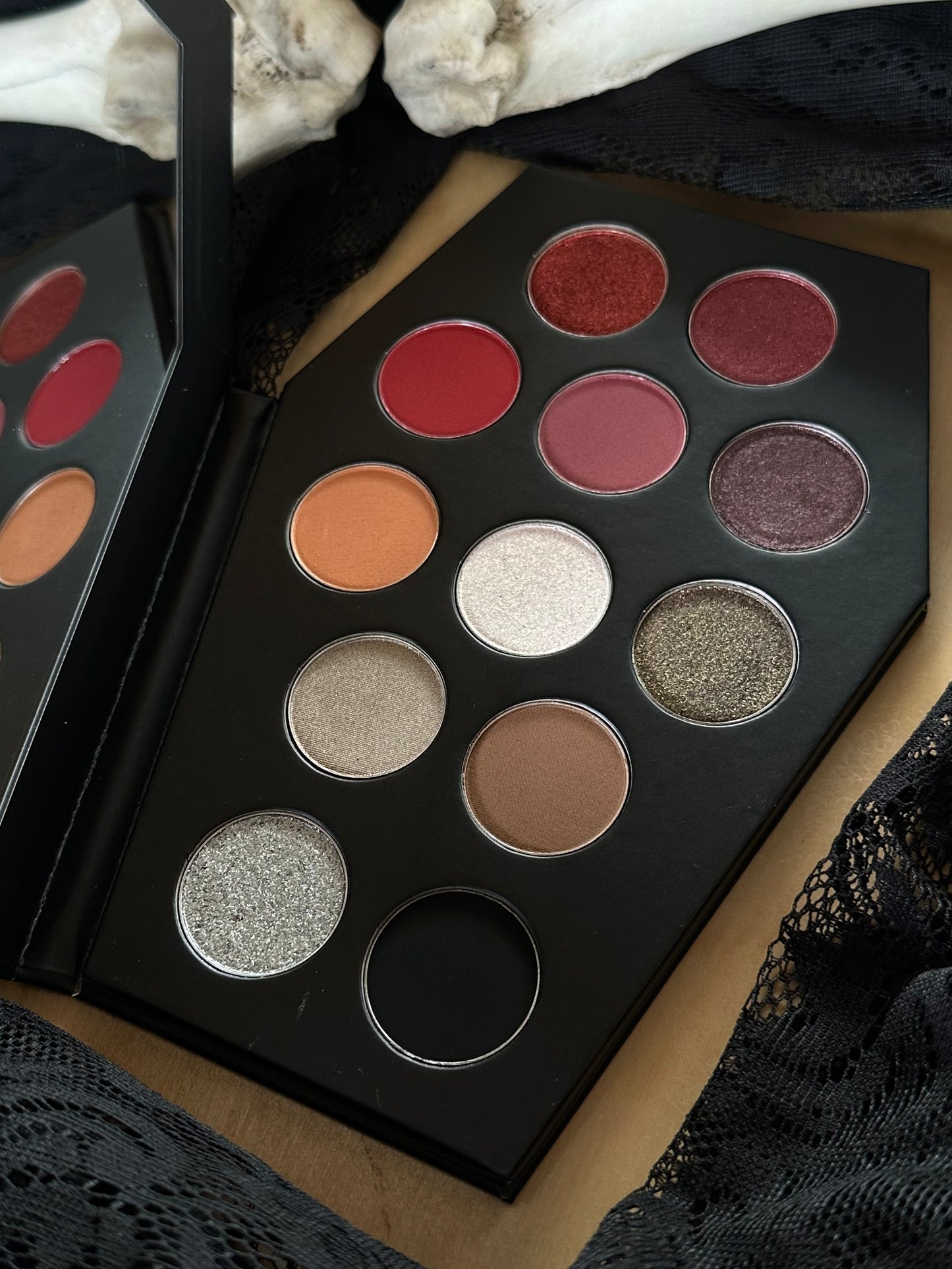HOLY SMOKES - Momento Mori Coffin eyeshadow palette
