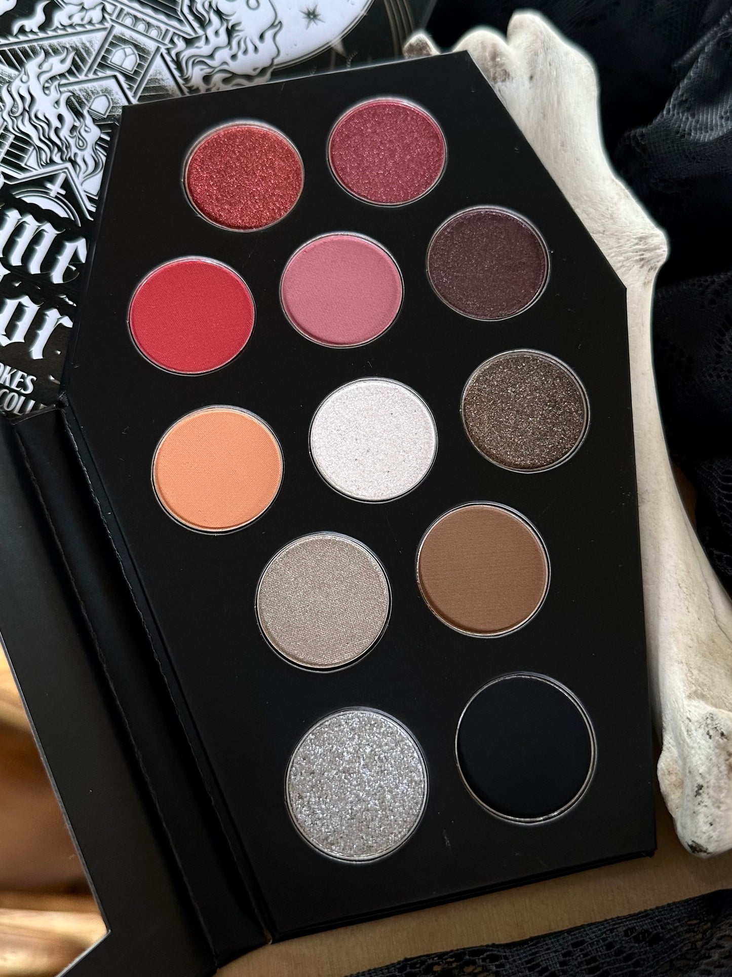 HOLY SMOKES - Momento Mori Coffin eyeshadow palette