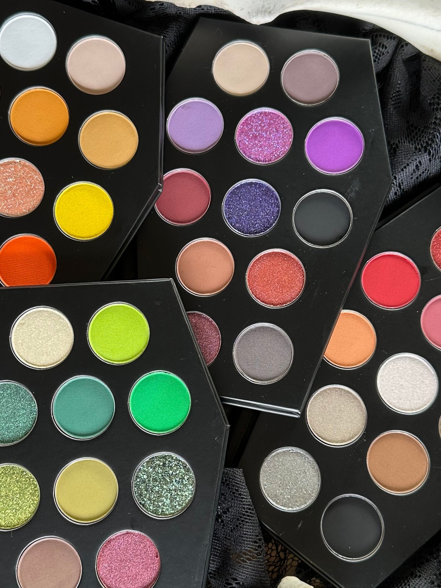 HOLY SMOKES - Momento Mori Coffin eyeshadow palette