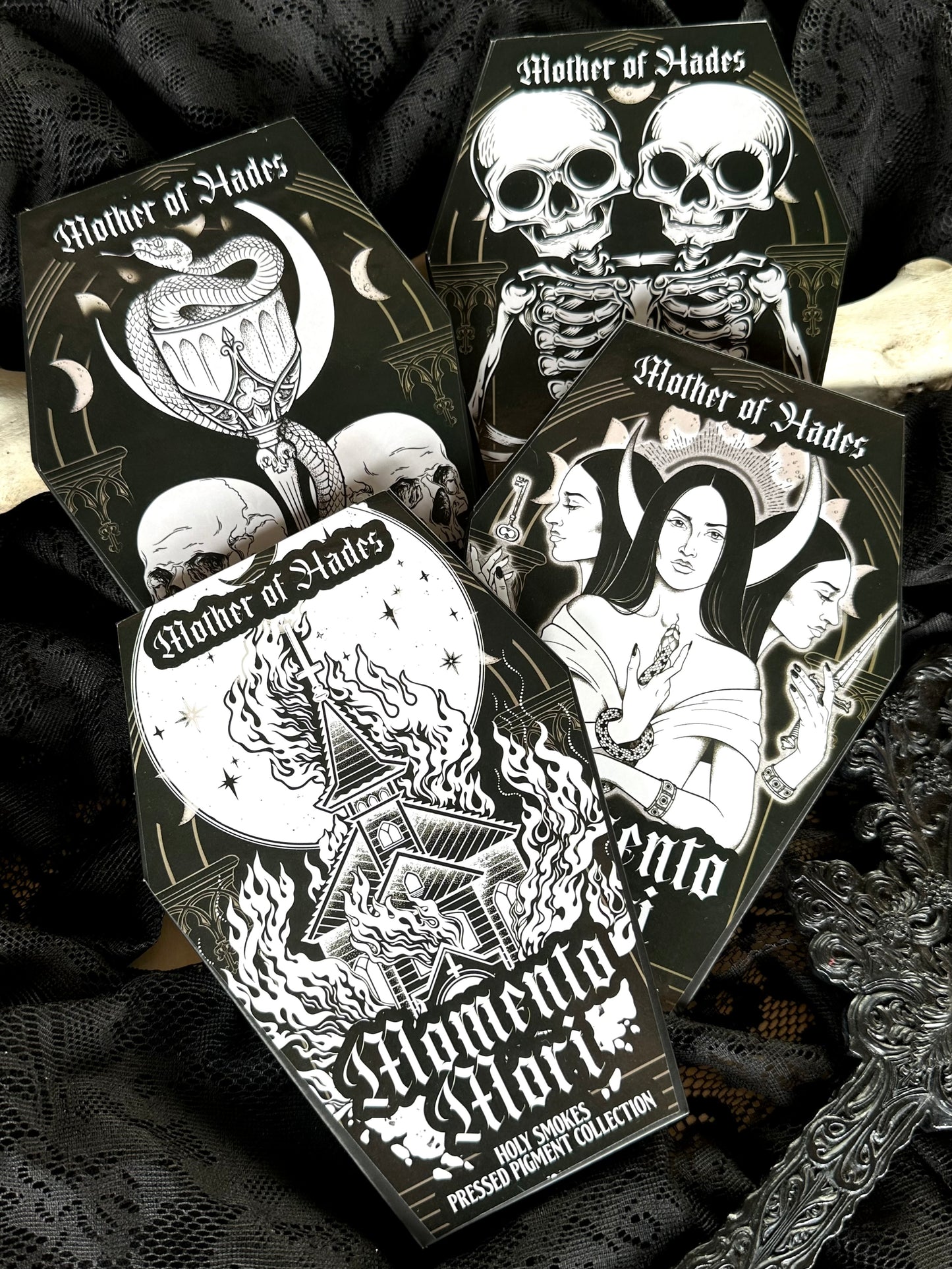 HOLY SMOKES - Momento Mori Coffin eyeshadow palette