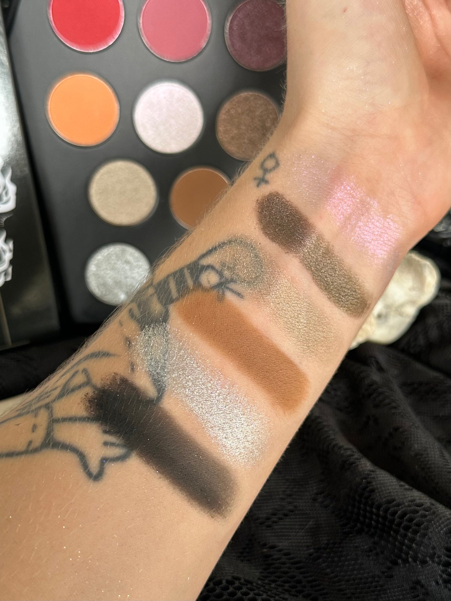 HOLY SMOKES - Momento Mori Coffin eyeshadow palette