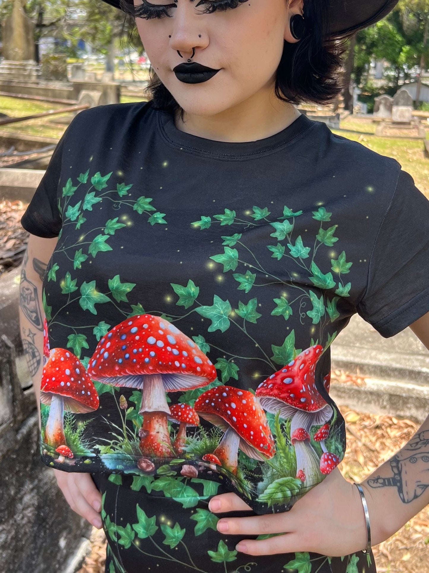 DON'T EAT IT - toadstool and poison ivy Cropped Tshirt