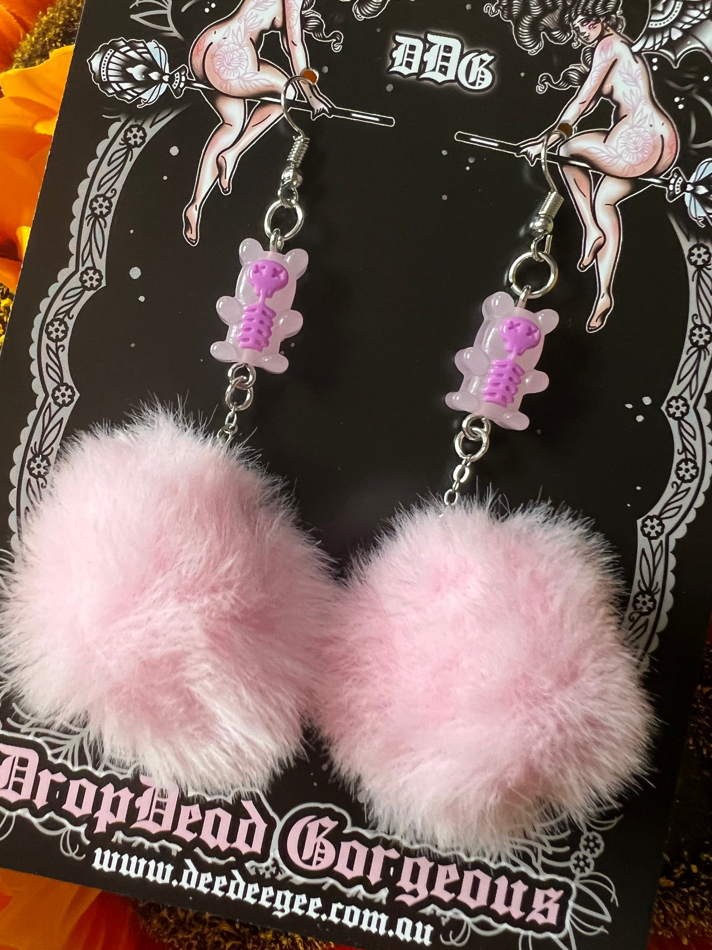 GUMMY SCARES - Pink Pompom Earrings
