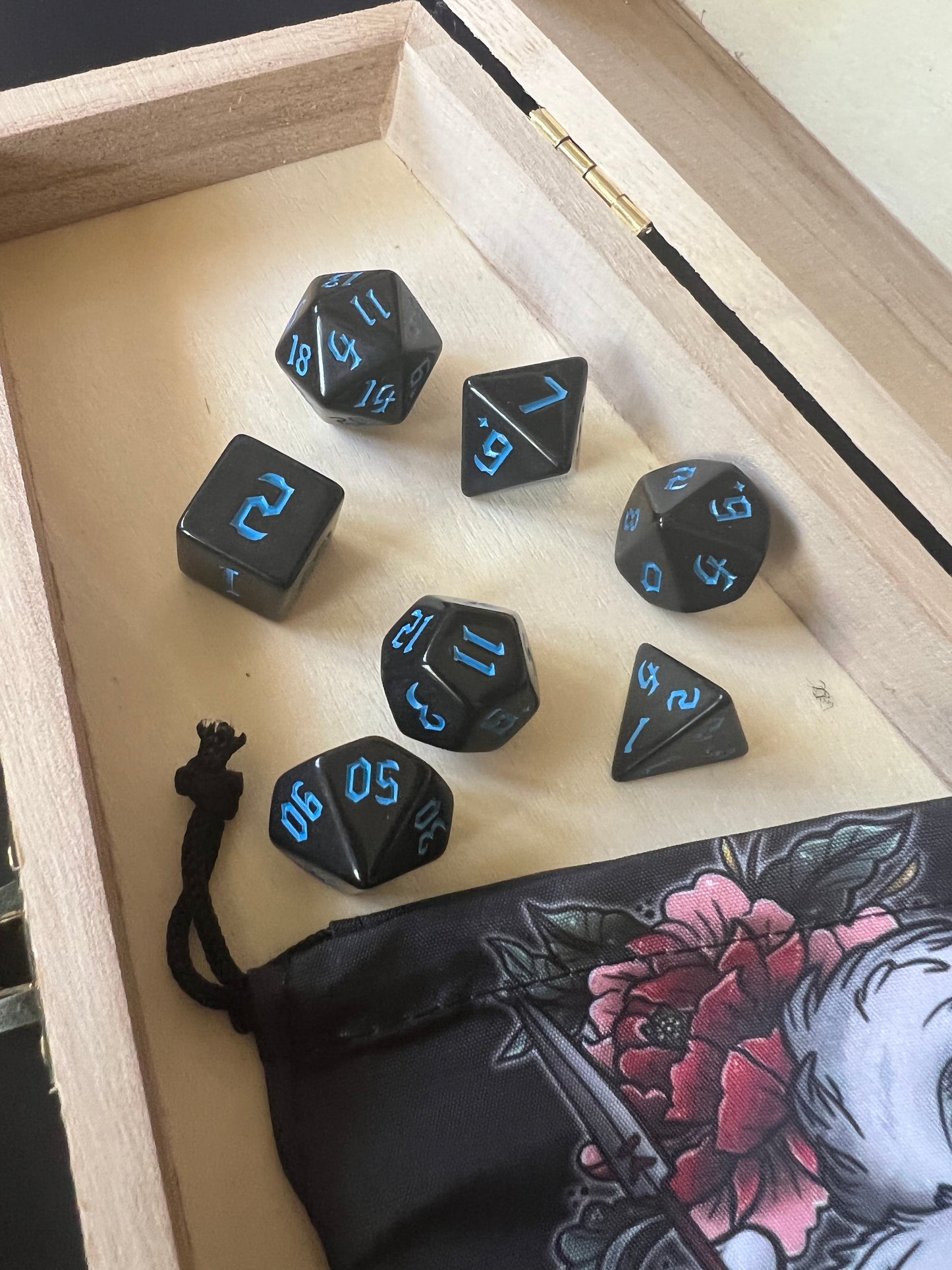 TOMORO WOLF - Table top gaming dice set