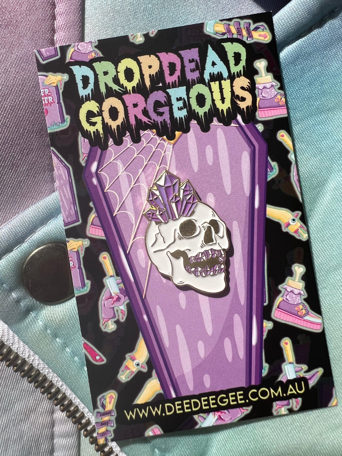 CRYSTAL CRANIUM - Enamel Pin