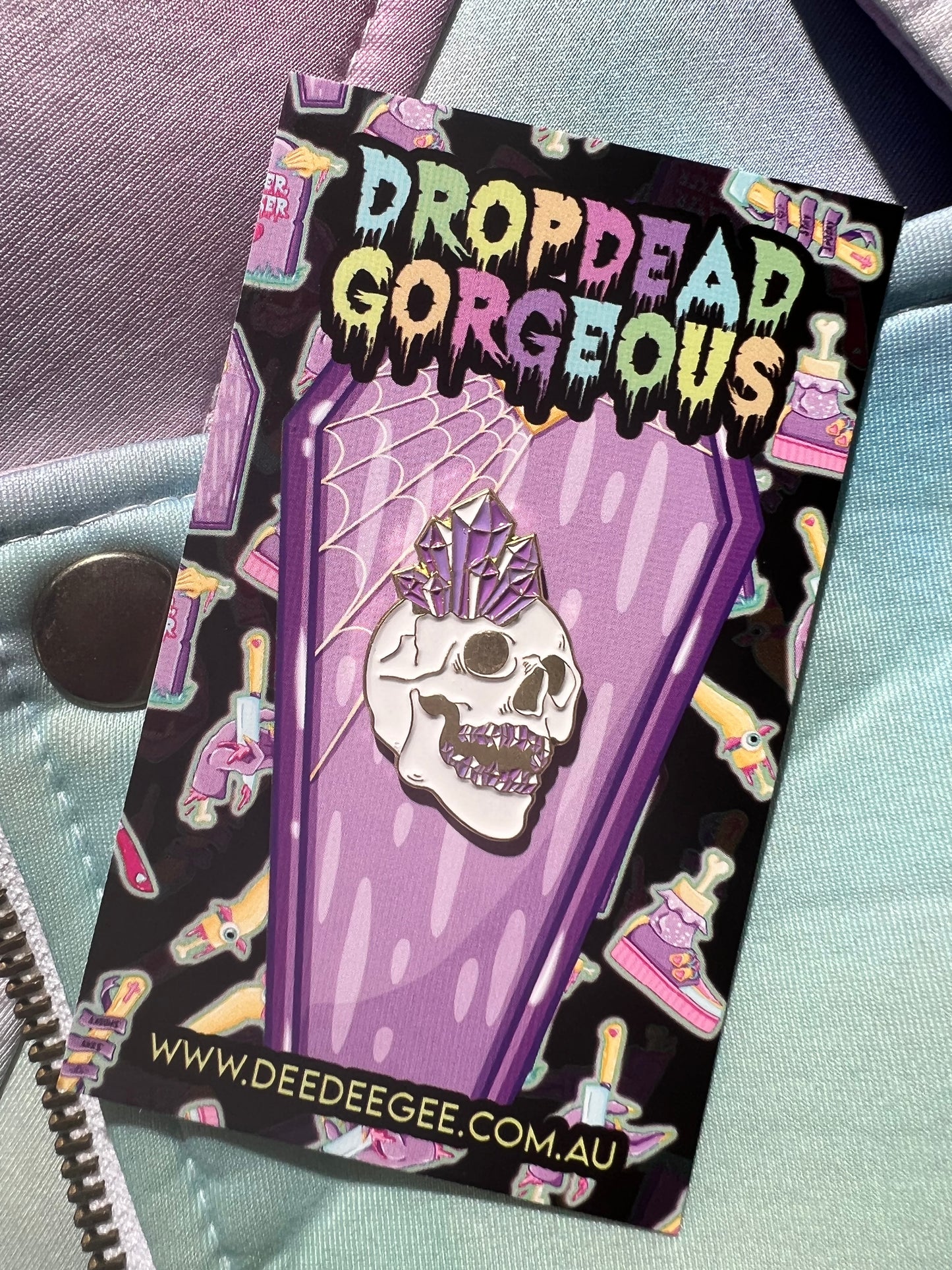 CRYSTAL CRANIUM - Enamel Pin