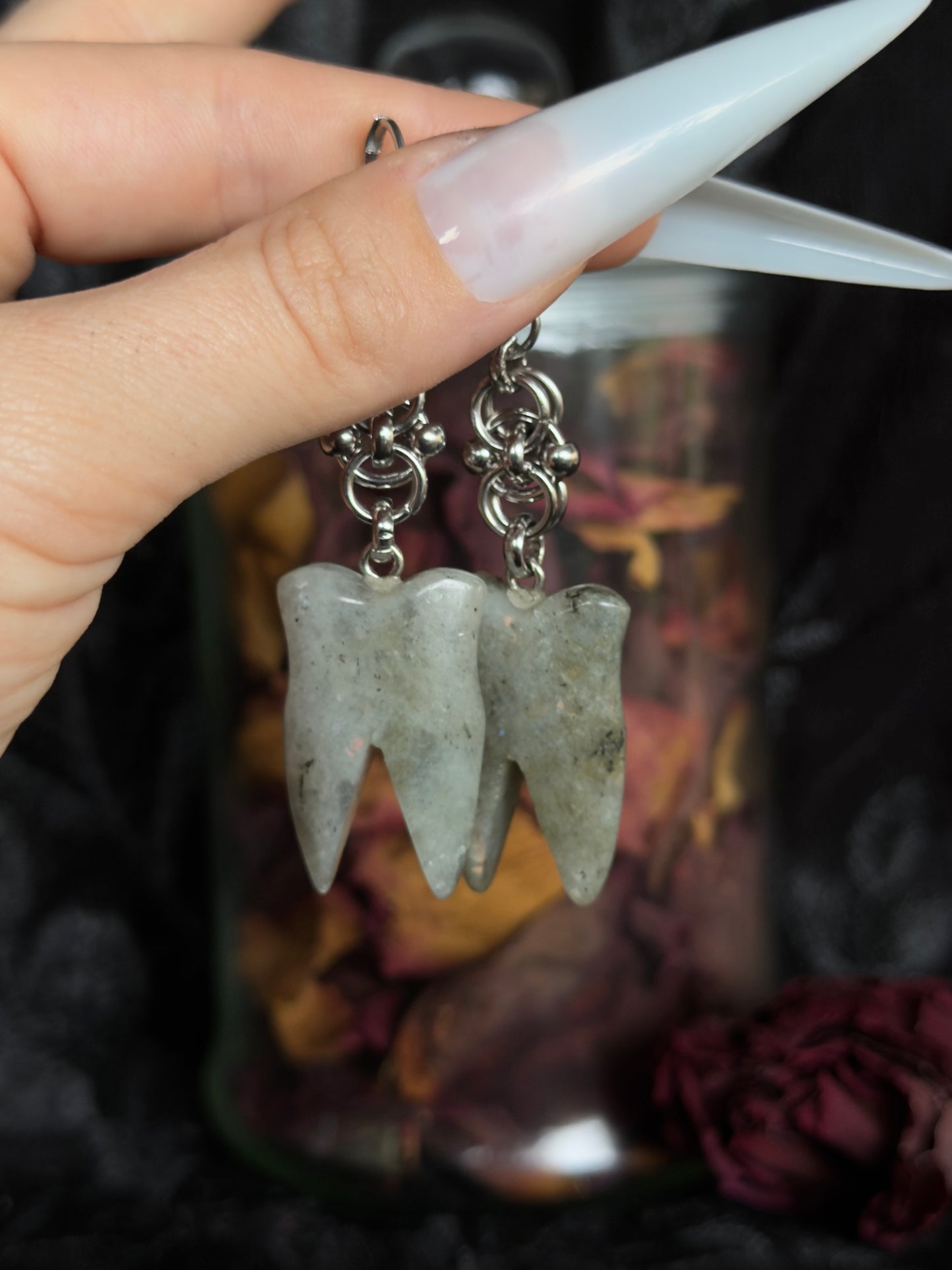 GREY SCALE - Teeth Pendant Ear Hanger