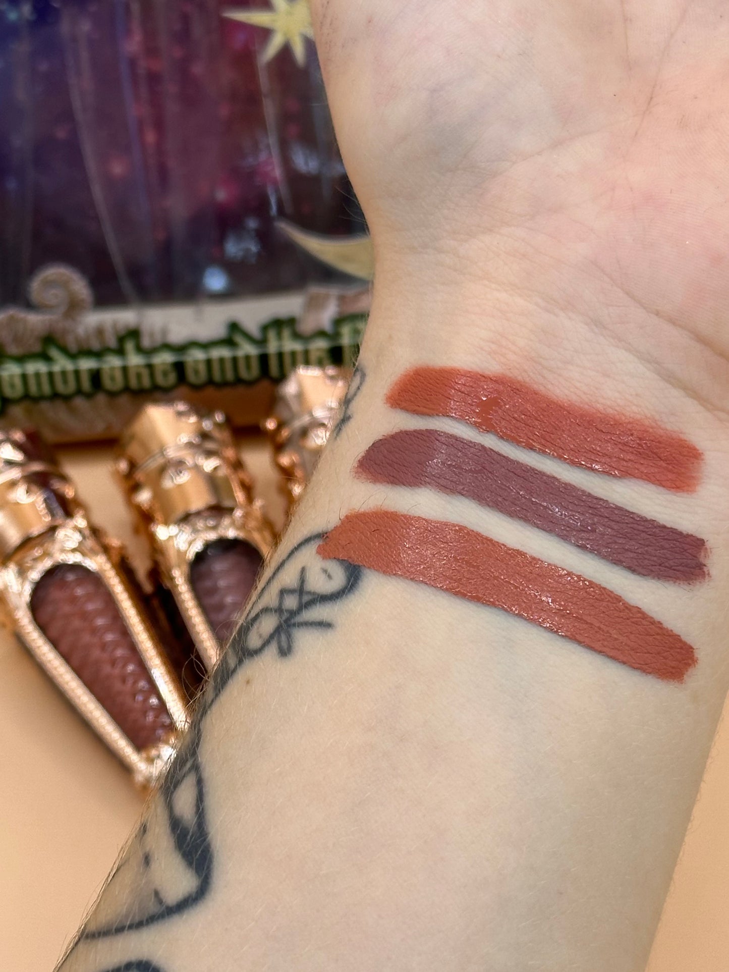 THE MANDRAKE AND THE MOON - Luxe Lip trio