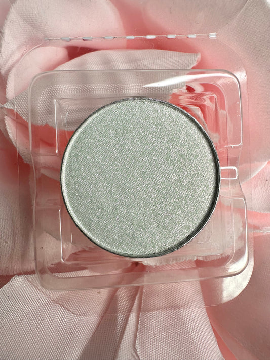 D03 IN THE CLOUDS  - Iridescent pressed pigment refill pan