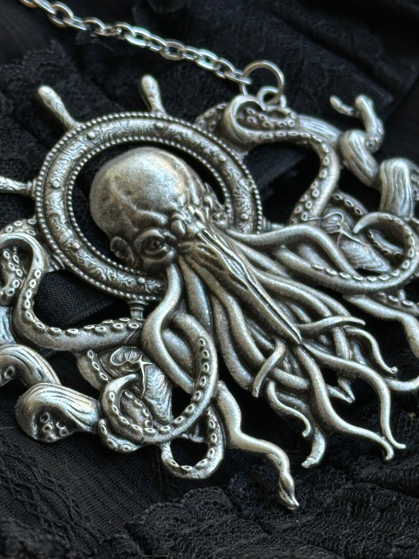 WHAT'S KRAKEN -  Mother of Hades cthutlhu Necklace