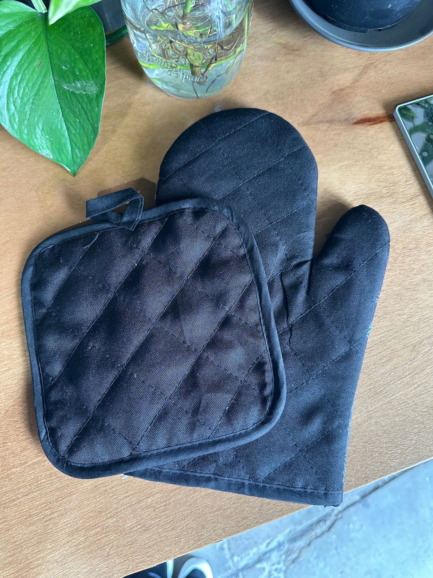 DARK DIVINE - Oven Mitt Set