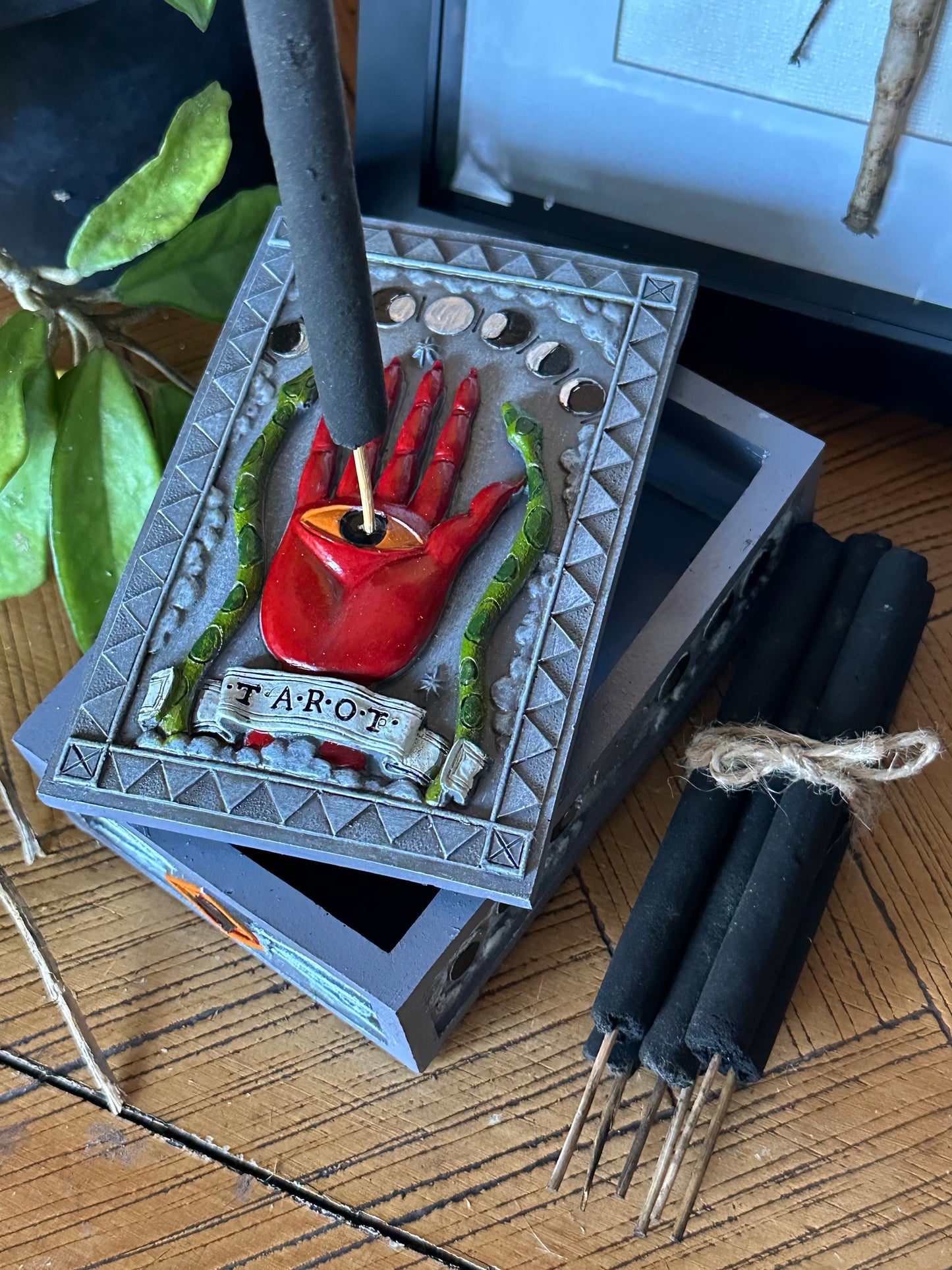 HAMSA TAROT BOX WITH INCENSE