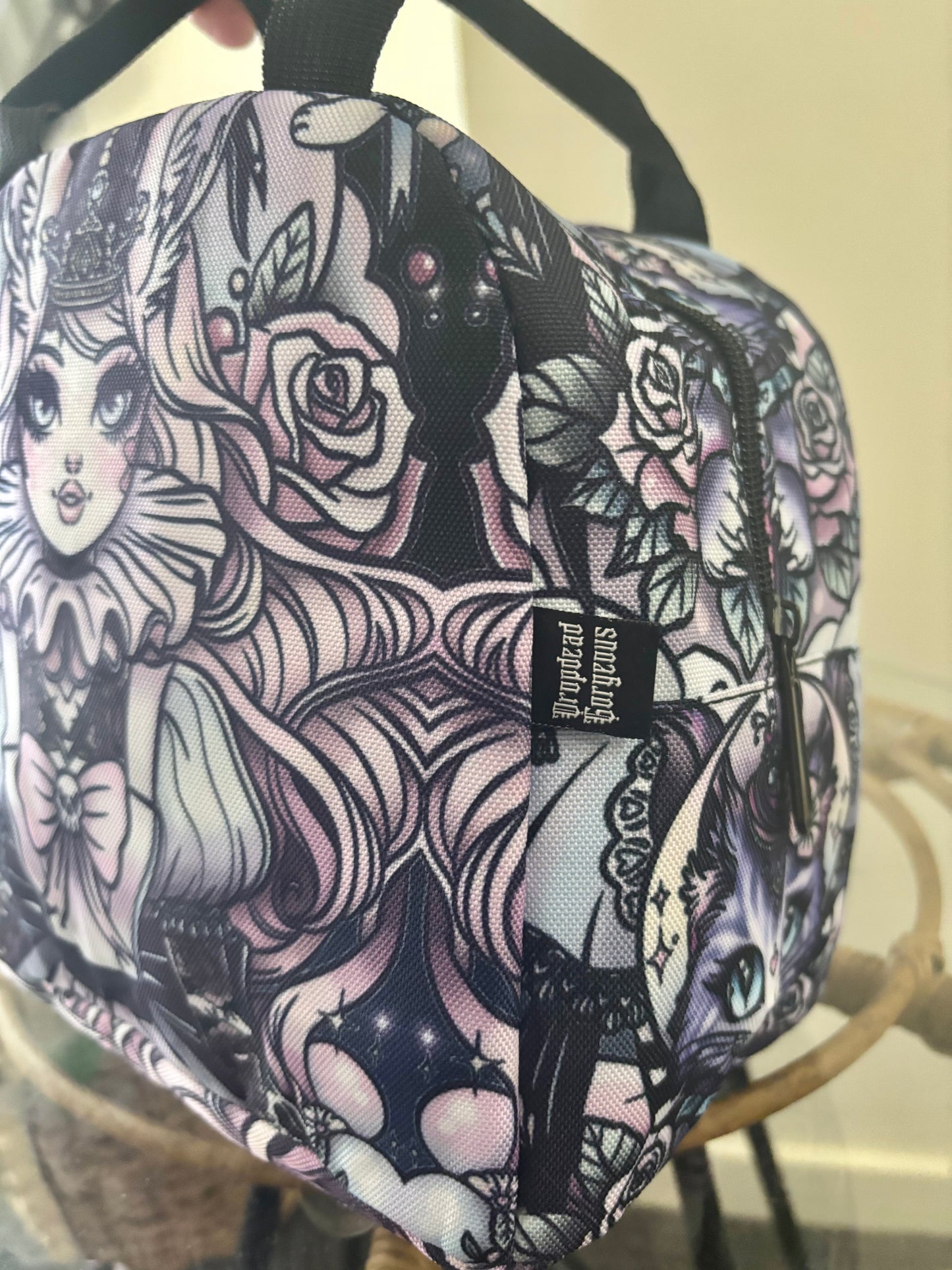 MAGICAL ALICE - Insulated lunch bag